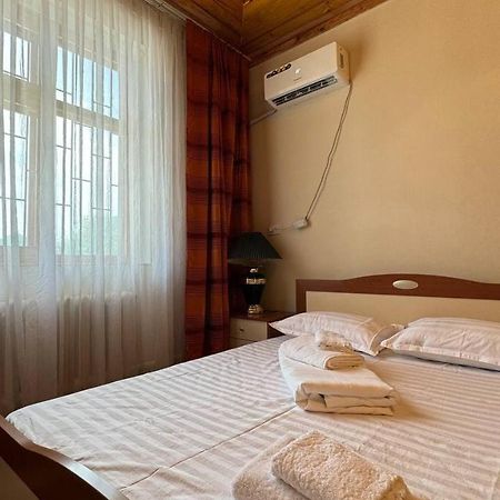 Дом 14 Bed & Breakfast Osh Ngoại thất bức ảnh