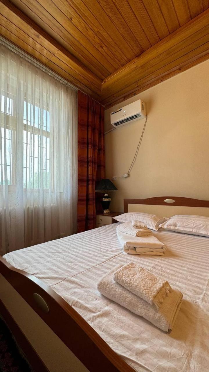 Дом 14 Bed & Breakfast Osh Ngoại thất bức ảnh